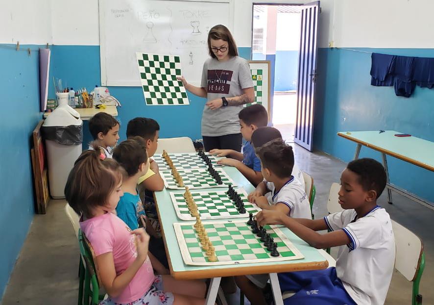 Nosso Clube - Professora de xadrez do Nosso Clube acredita que série levará  mais mulheres à modalidade